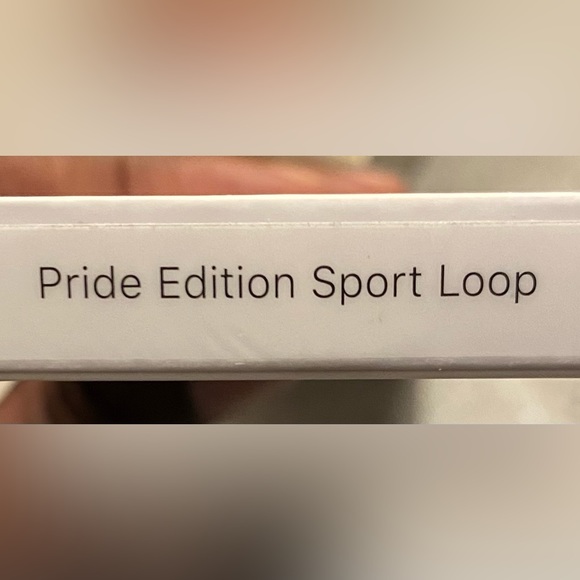 LGBTQ+ 🏳️‍🌈 RAINBOW APPLE WATCH BAND - Picture 4 of 5